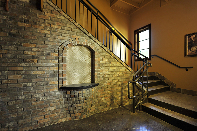 Tuscan Hills Lakeside - Stairwell